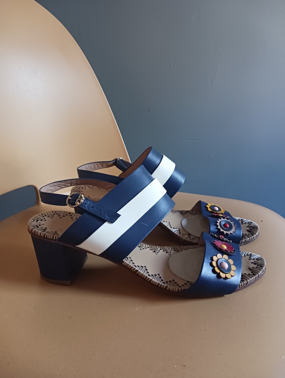 Tory Burch Marguerite Double Band Heel Sandals  Fliral Deatels Size 9.5